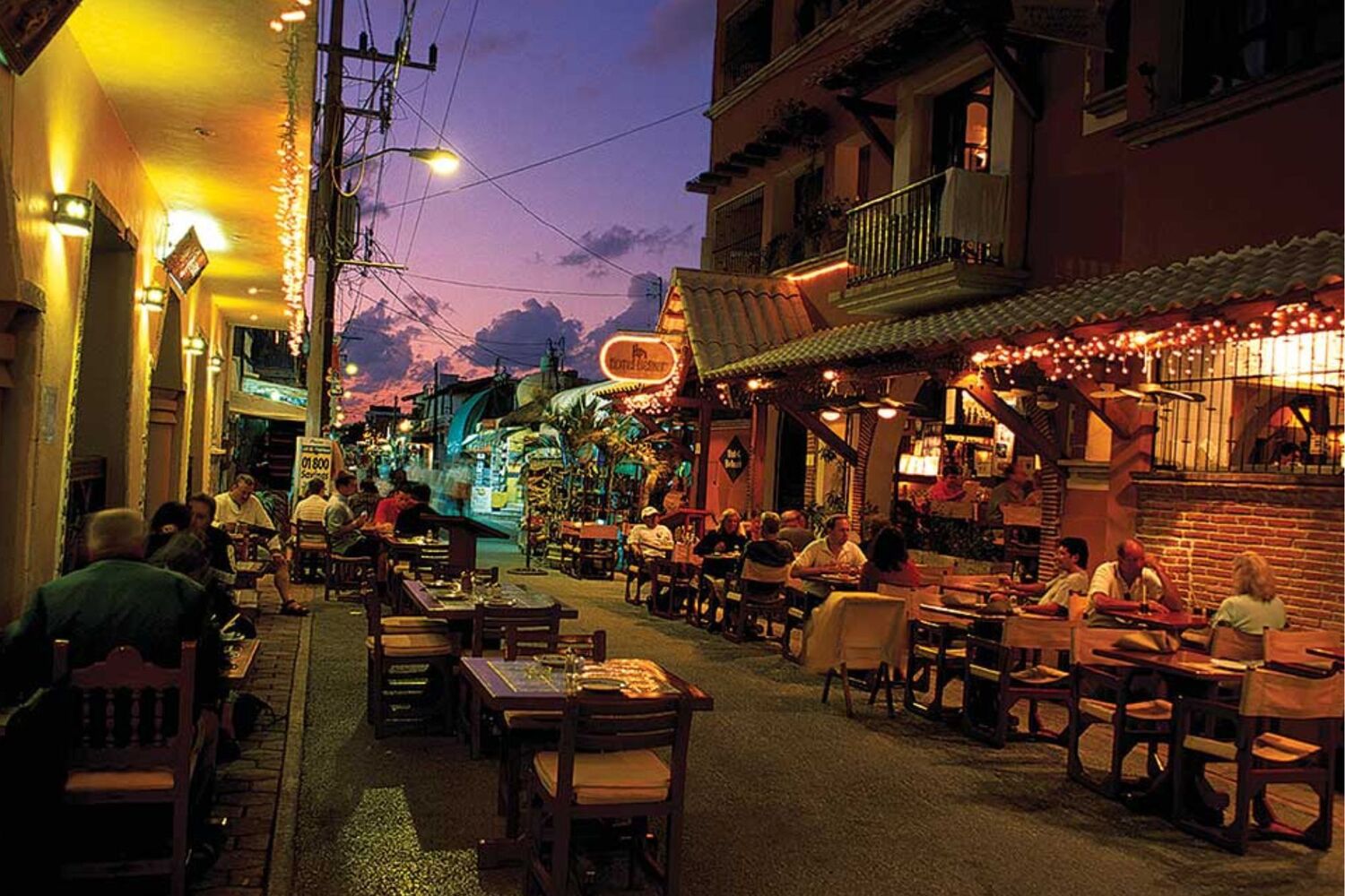 Avenida Hidalgo — Centro histórico Isla Mujeres