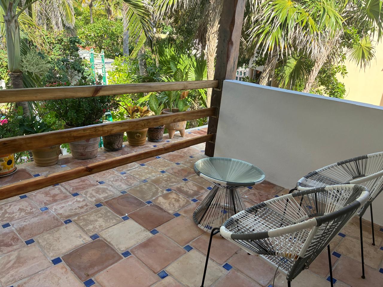 Terraza con sillas acapulco