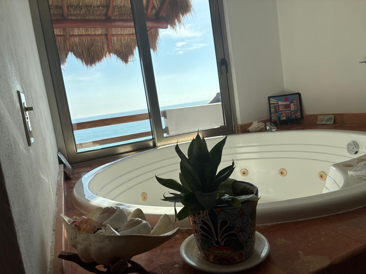 Jacuzzi redondo con vista al Caribe