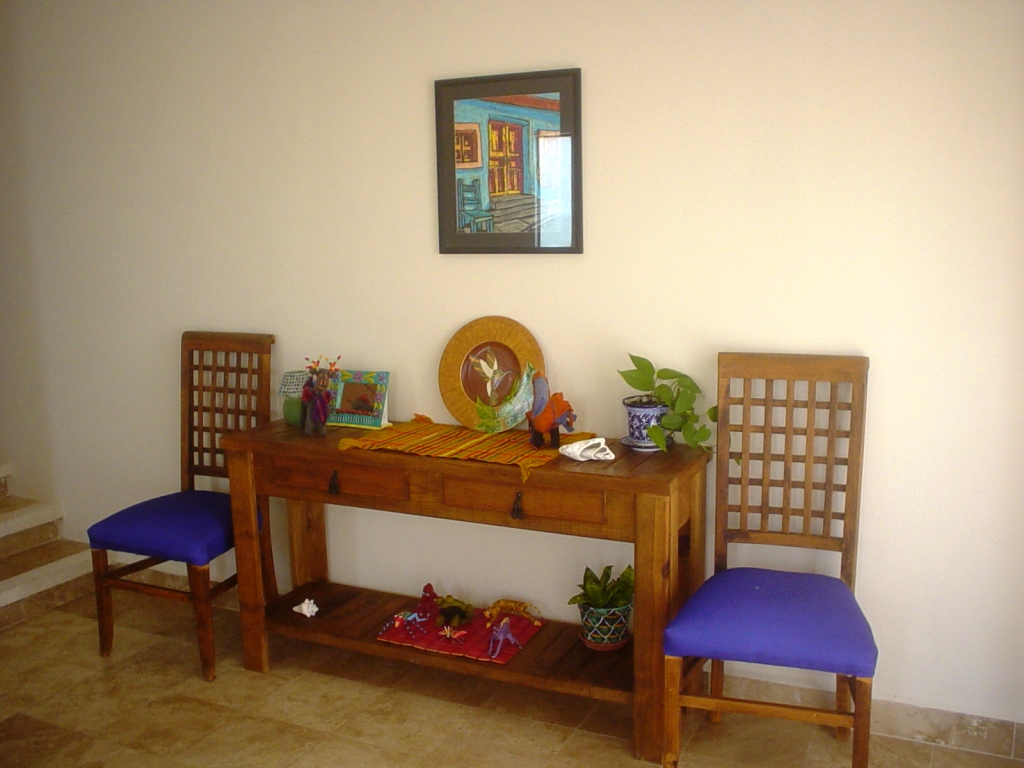 Consola con arte mexicano