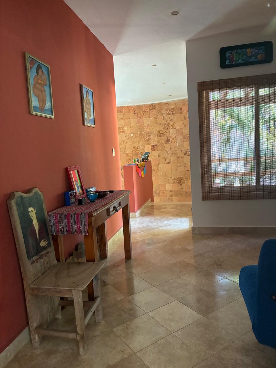 Sala con arte y pintura mexicana