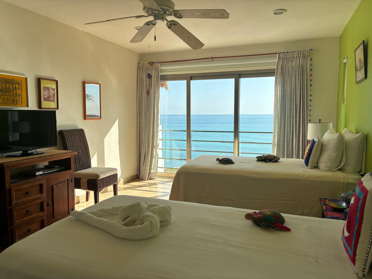 Habitación verde con vista al mar