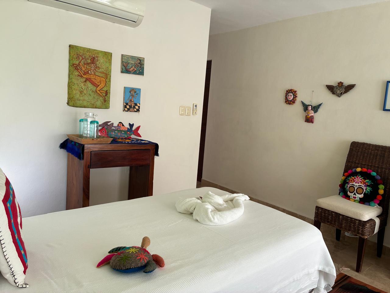 Detalles de arte mexicano en habitación